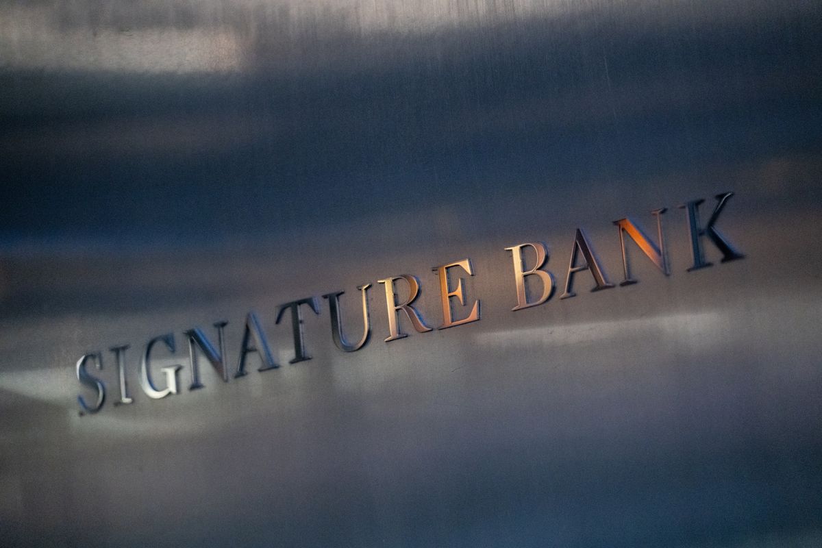 Signature-Bank-sign.jpg